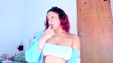 Snapshot of emilly_coper18 chatting on 05-08-26, 05:18 emily online show from 05-08-26, 05:18