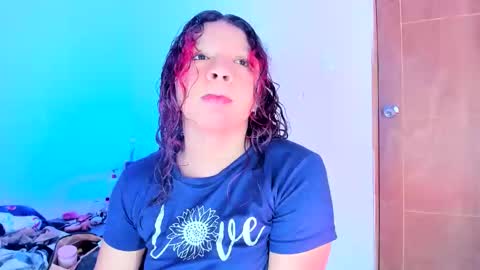 Snapshot of emilly_coper18 chatting on 05-10-26, 02:11 emily online show from 05-10-26, 02:11