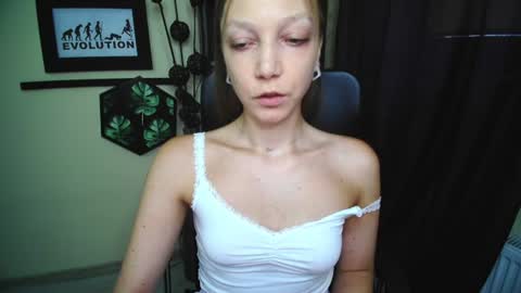 Emilly online show from 06-18-26, 05:51