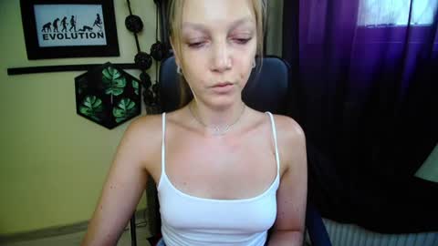Emilly online show from 06-24-26, 12:37
