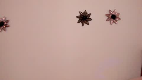 Snapshot of emillygonzalez chatting on 02-08-25, 06:33 . . online show from 02-08-25, 06:33