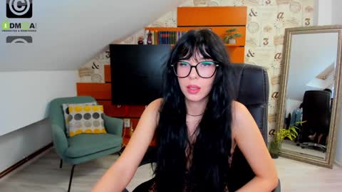 Snapshot of emillytaylor chatting on 12-09-24, 07:17 EmillyTaylor online show from 12-09-24, 07:17
