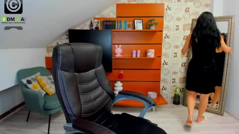 Snapshot of emillytaylor chatting on 12-19-24, 07:51 EmillyTaylor online show from 12-19-24, 07:51