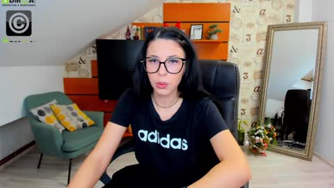 Snapshot of emillytaylor chatting on 12-20-24, 05:04 EmillyTaylor online show from 12-20-24, 05:04