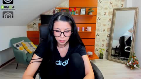 Snapshot of emillytaylor chatting on 12-20-24, 08:28 EmillyTaylor online show from 12-20-24, 08:28