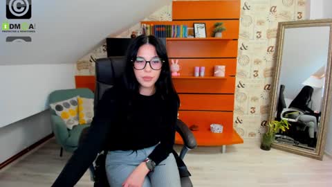 Snapshot of emillytaylor chatting on 01-29-25, 10:58 EmillyTaylor online show from 01-29-25, 10:58