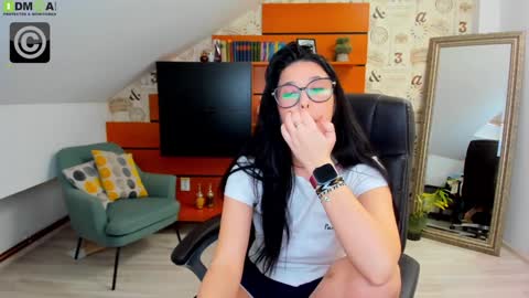 Snapshot of emillytaylor chatting on 02-05-25, 07:50 EmillyTaylor online show from 02-05-25, 07:50