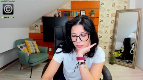 Snapshot of emillytaylor chatting on 02-05-25, 10:51 EmillyTaylor online show from 02-05-25, 10:51