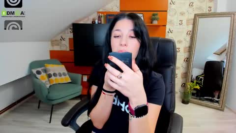Snapshot of emillytaylor chatting on 02-10-25, 04:41 EmillyTaylor online show from 02-10-25, 04:41