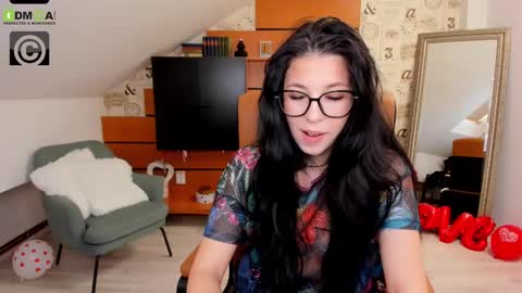 Snapshot of emillytaylor chatting on 03-12-25, 10:37 EmillyTaylor online show from 03-12-25, 10:37
