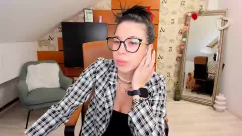 Snapshot of emillytaylor chatting on 09-15-25, 02:44 EmillyTaylor online show from 09-15-25, 02:44