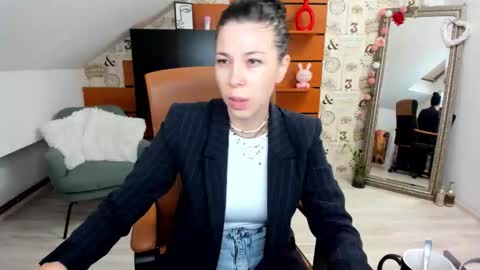 Snapshot of emillytaylor chatting on 09-17-25, 02:46 EmillyTaylor online show from 09-17-25, 02:46