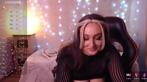 Snapshot of emily962009 chatting on 02-07-25, 02:08 EMY online show from 02-07-25, 02:08