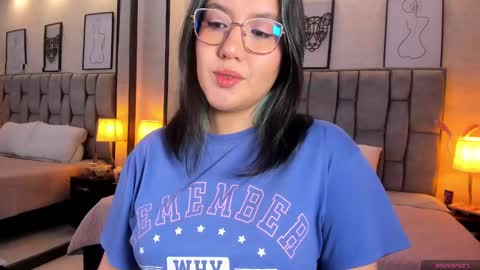 Snapshot of emily_5weet chatting on 12-19-24, 07:07 Emily online show from 12-19-24, 07:07