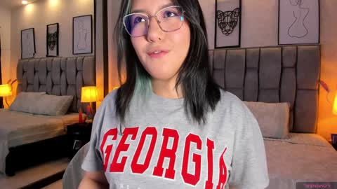 Snapshot of emily_5weet chatting on 12-22-24, 03:11 Emily online show from 12-22-24, 03:11