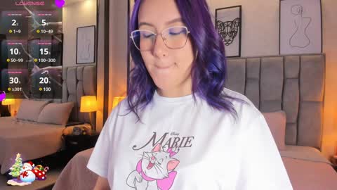 Snapshot of emily_5weet chatting on 01-05-25, 03:43 Emily online show from 01-05-25, 03:43