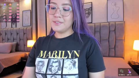 Snapshot of emily_5weet chatting on 01-21-25, 03:48 Emily online show from 01-21-25, 03:48