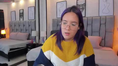 Snapshot of emily_5weet chatting on 02-14-25, 08:31 Emily online show from 02-14-25, 08:31