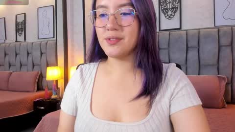 Snapshot of emily_5weet chatting on 03-01-25, 03:43 Emily online show from 03-01-25, 03:43