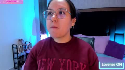 Snapshot of emily_5weet chatting on 10-14-25, 04:13 Emily online show from 10-14-25, 04:13