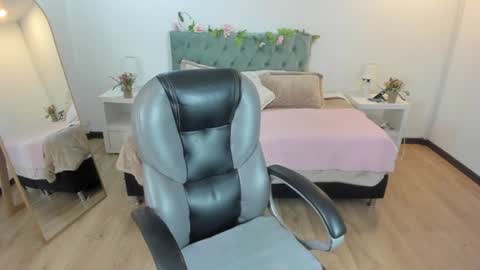 Emily online show from 07-15-26, 05:23