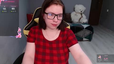 Snapshot of emily_amorre chatting on 11-10-25, 07:24 Emily 3 online show from 11-10-25, 07:24