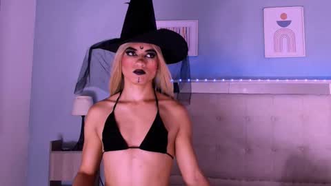 emily_castillo1_ online show from 10-04-25, 05:27