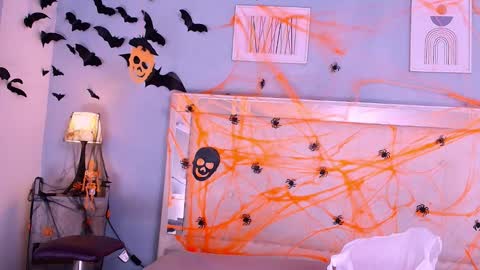 emily_castillo1_ online show from 10-31-25, 05:08