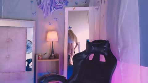 emily_castillo1_ online show from 04-01-26, 05:30