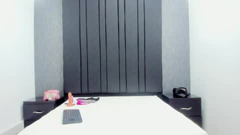 Emily online show from 06-06-26, 04:17