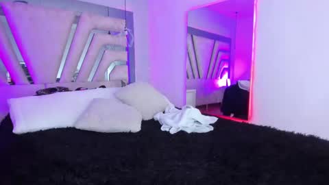 Emily online show from 03-05-25, 02:23