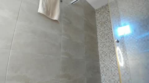 emily_gaviria1 online show from 04-15-26, 12:23