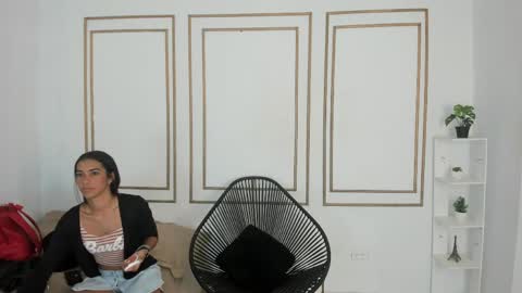 emily_gaviria1 online show from 05-17-26, 12:01