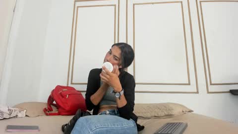 emily_gaviria1 online show from 05-19-26, 12:11