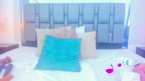 Emi  online show from 01-24-25, 08:22