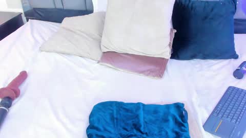 Emi  online show from 02-06-25, 06:02