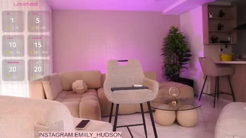 Snapshot of emily_huddson_ chatting on 07-18-26, 09:40 independet model online show from 07-18-26, 09:40