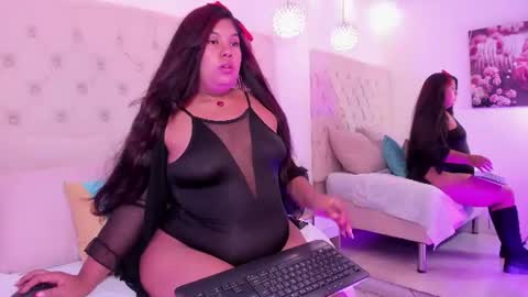 Snapshot of emily_johnsonn_ chatting on 08-01-26, 01:21 Emily Johnson online show from 08-01-26, 01:21