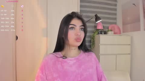 EmilyKenner  Independent model  online show from 10-24-25, 10:22