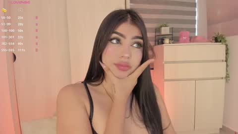 EmilyKenner  Independent model  online show from 11-20-25, 12:05