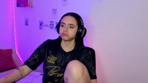 Emily Lindey online show from 04-06-26, 04:21