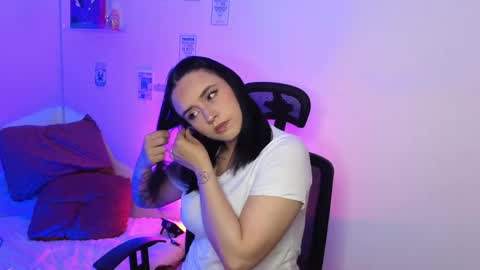 Emily Lindey online show from 04-14-26, 03:56