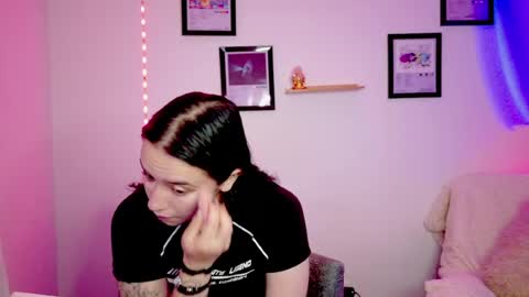 Emily Lindey online show from 06-17-26, 06:38