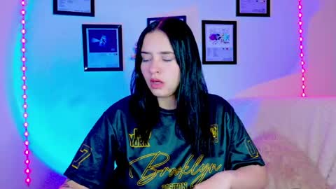 Emily Lindey online show from 07-18-26, 07:56