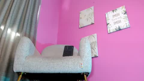 Snapshot of emily_oxx chatting on 06-21-26, 07:16 Emily online show from 06-21-26, 07:16