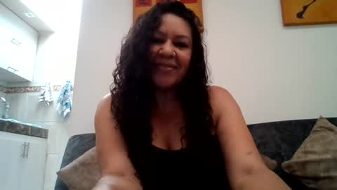 Snapshot of emily_queen5 chatting on 07-28-26, 01:54 Enily online show from 07-28-26, 01:54