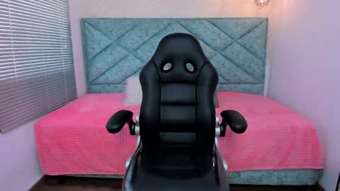 Snapshot of emily_rosee__ chatting on 05-01-26, 12:21 Emily online show from 05-01-26, 12:21