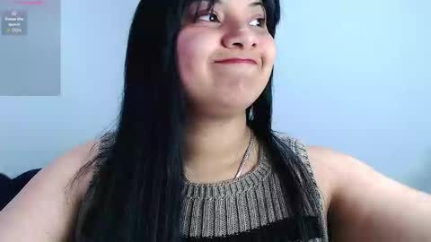 Snapshot of emily_rousee1 chatting on 03-17-26, 03:00 Sofia Gomez online show from 03-17-26, 03:00