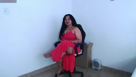 Snapshot of emily_rousee1 chatting on 05-20-26, 04:35 Sofia Gomez online show from 05-20-26, 04:35
