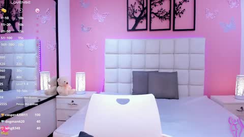 Snapshot of emily_roux chatting on 01-10-25, 06:09 EMILY online show from 01-10-25, 06:09